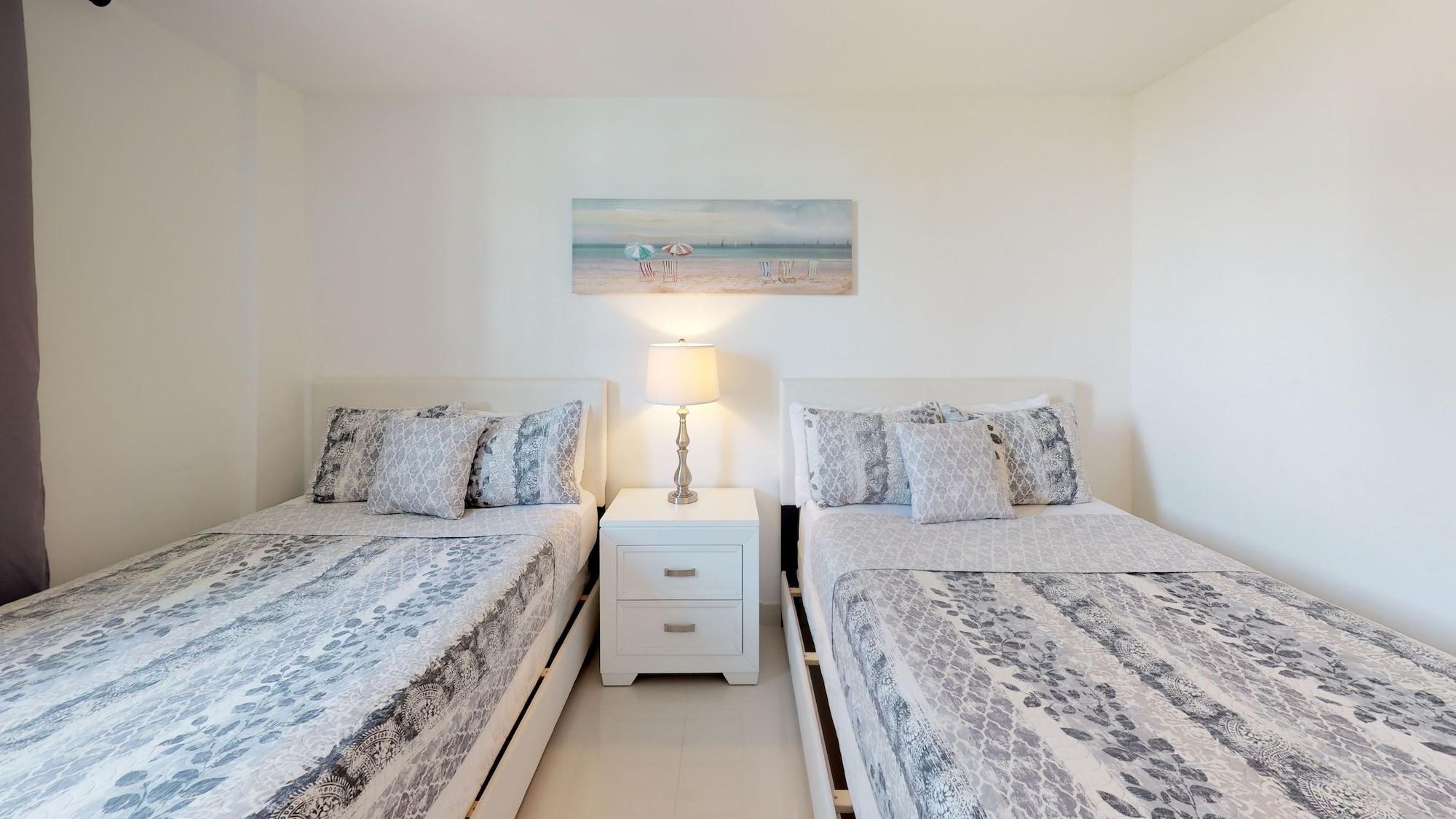 Ocean Reserve Sunny Isles Beach Exterior photo